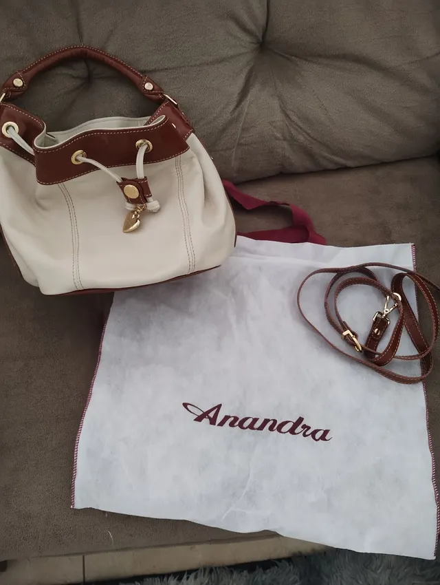 Anandra - A bolsa DANI é super versátil. Pode ser usada com alça