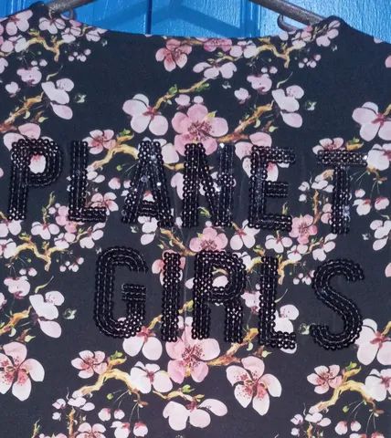 VESTIDO PLANET GIRLS COM SUBLIMAÇÃO NOVO- M- - Foto 3