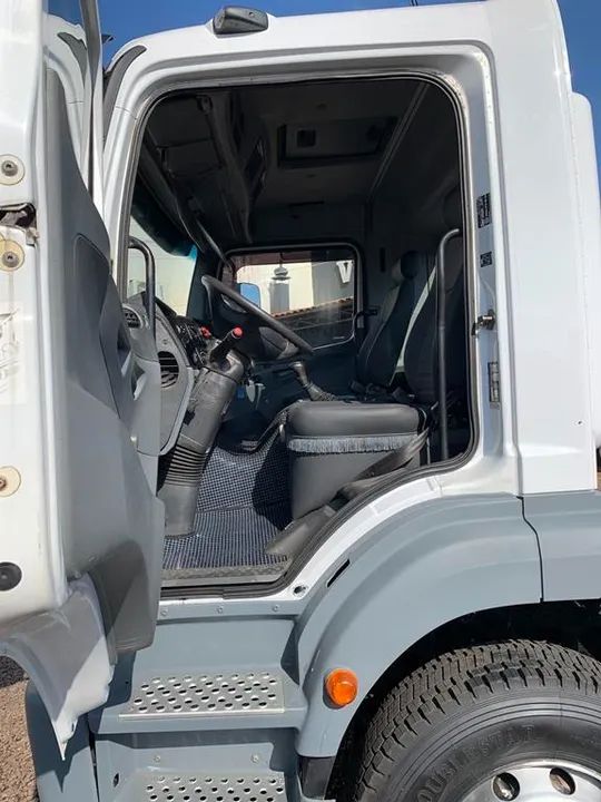 M.Benz Axor 2831 6x4 traçado ano 2011 chassi R$ 330.000,00  - Foto 10