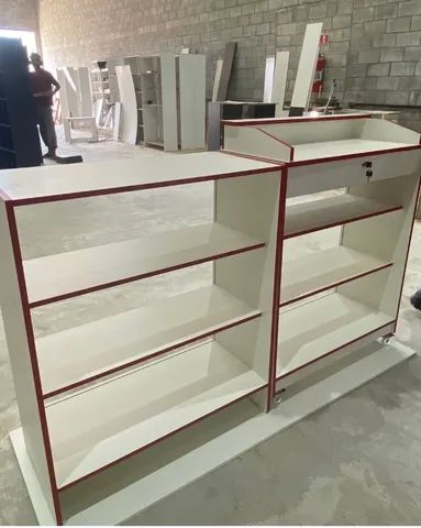 BALCÃO CAIXA VITRINE + VITRINE COM FITA VERMELHA - Foto 2