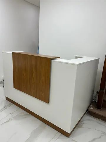 Balcão de recepção em L