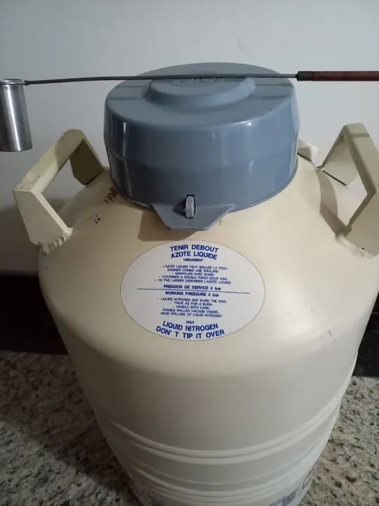 Botijão para armazenamento de nitrogênio líquido. - Foto 2