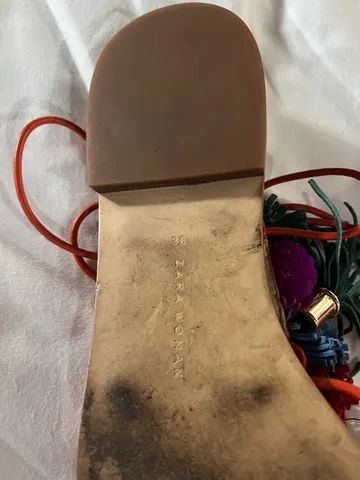 Sandália rasteirinha em couro natural Zara - Foto 4