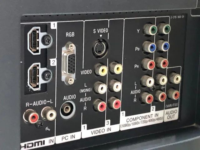 TV Sony Bravia de LCD 32 polegadas com defeito (mancha na tela) com manual e controle - Foto 3