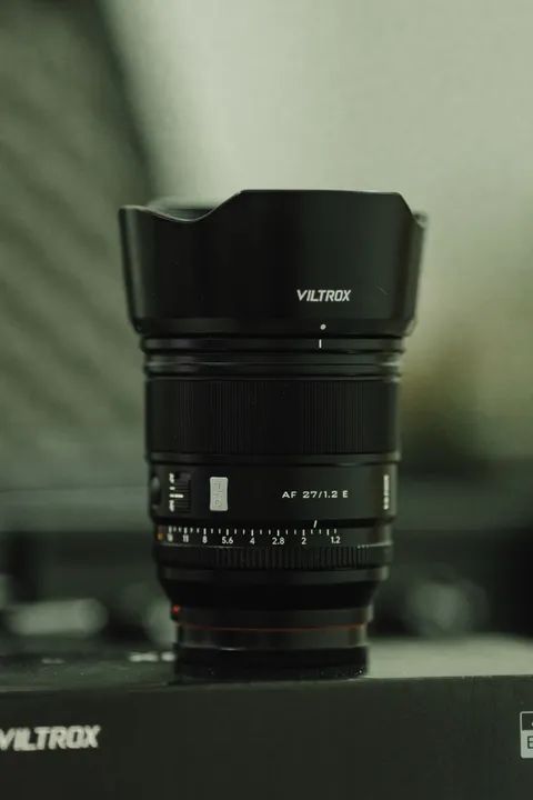 Lente Viltrox AF 27mm F1.2 E para Câmeras Sony E-Mount
