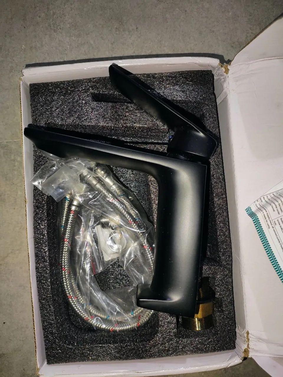 Single-handle faucet64728432156418124