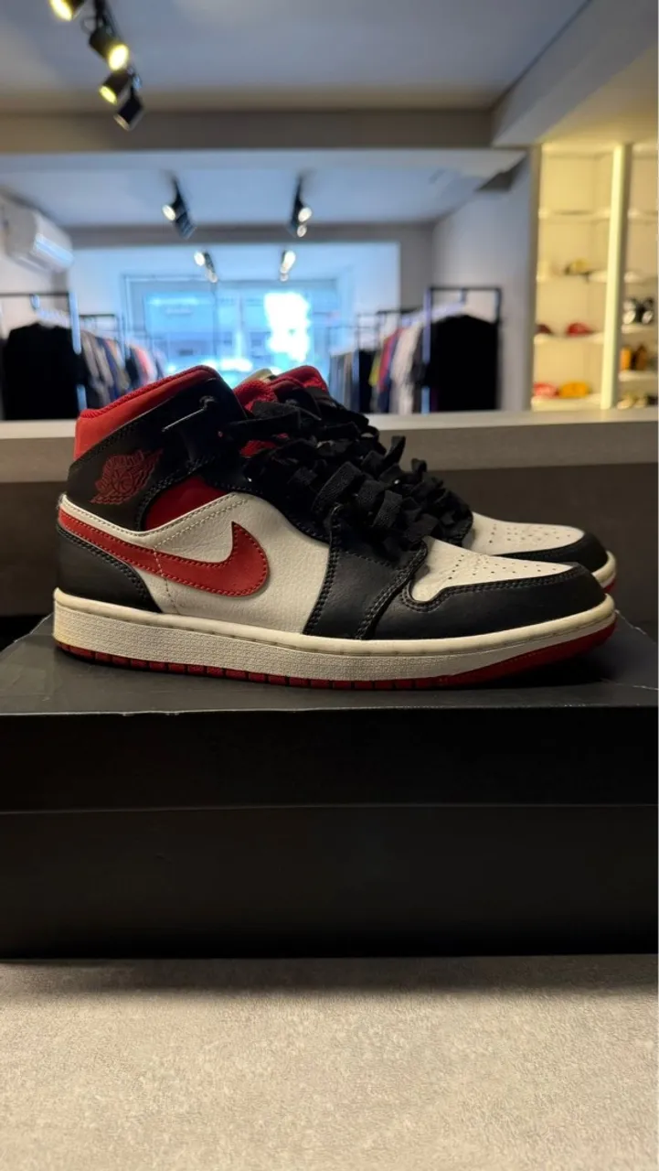 Air Jordan 1 MID
