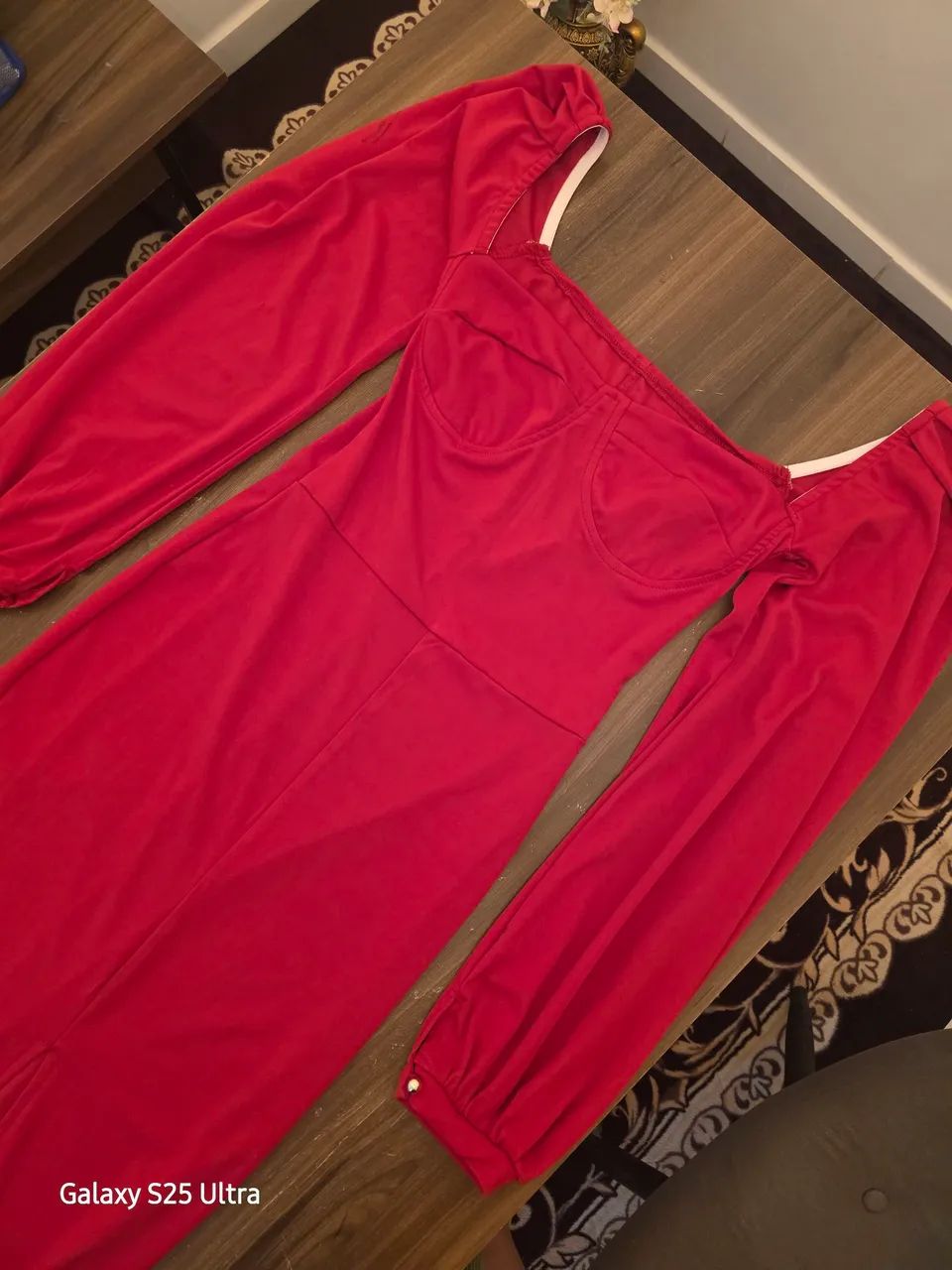 Vestido Longo Vermelho com Mangas Bufantes - Foto 2