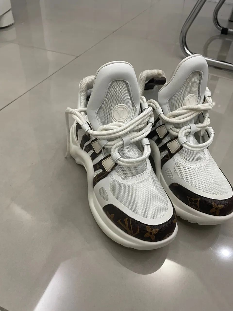 Tênis Louis Vuitton branco - Foto 4