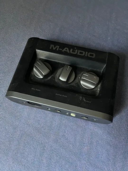 Interface de Áudio M-Audio Fast Track