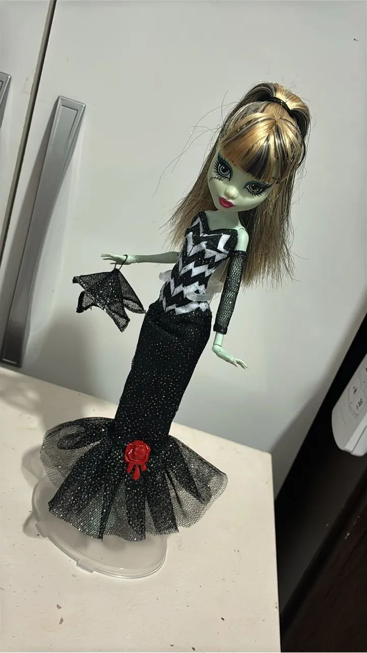 Roupas artesanais monster high Frankie X Barbie leia a descrição  - Foto 3