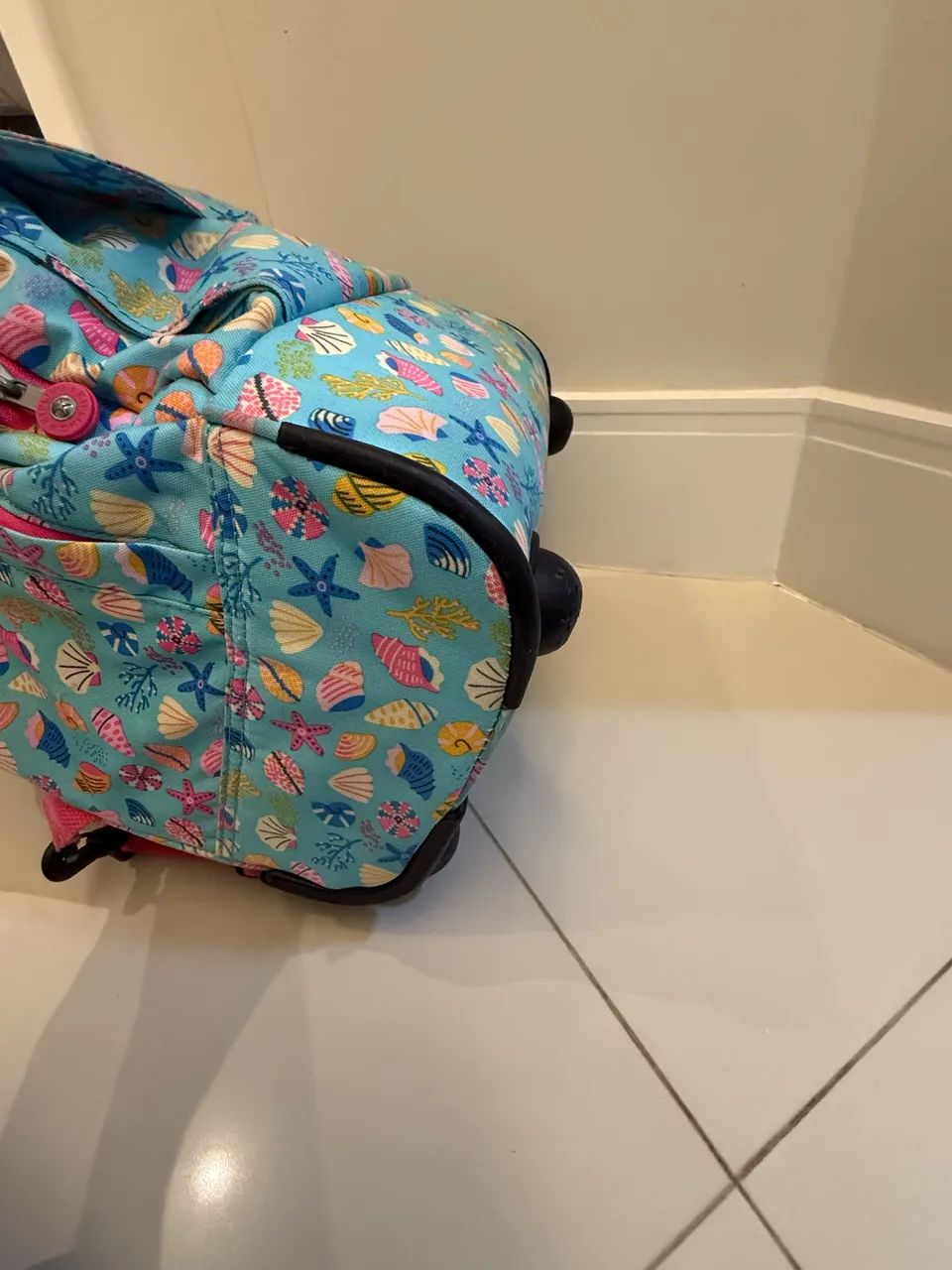 Mochila escolar rodinha Kipling original com lancheira  - Foto 5