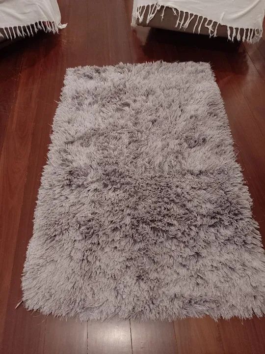Tapete felpudo cinza
