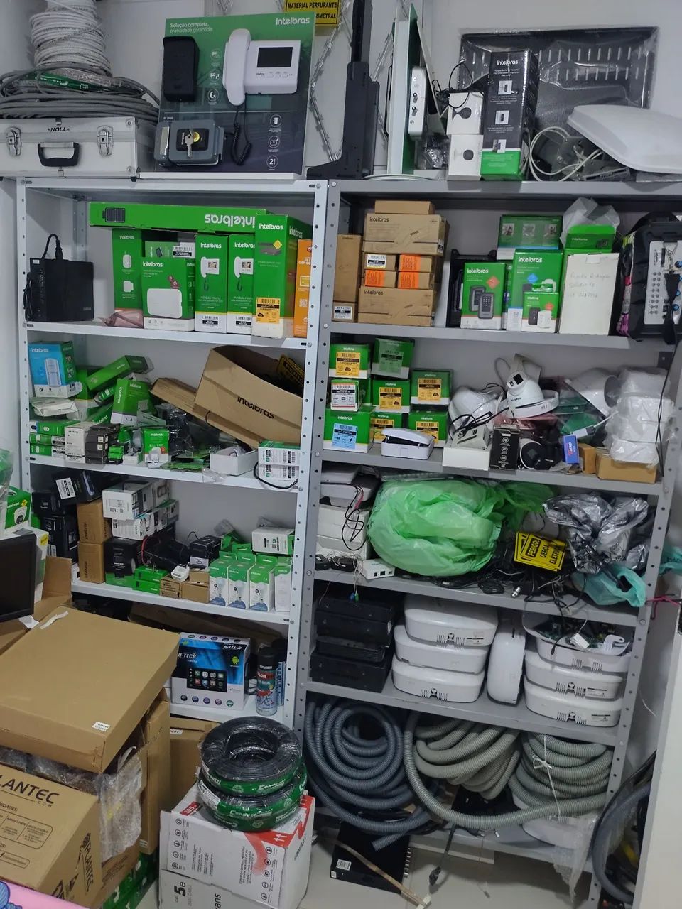 Produtos Intelbras e prateleiras(Valor negociável)
