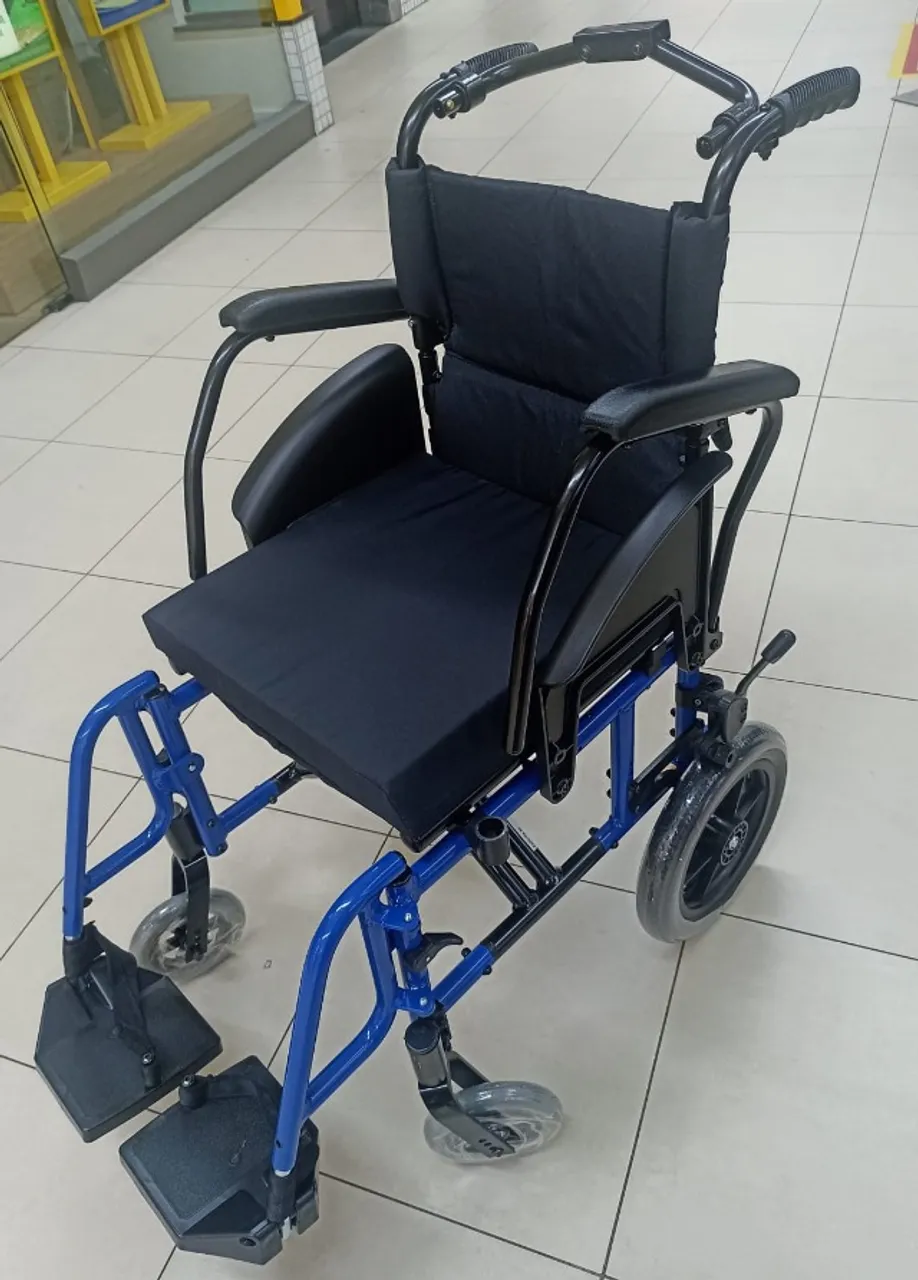 Cadeira De Rodas Compacta Leve Dobrável 