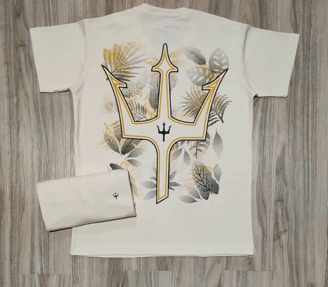 Camiseta Preta com Estampa de Palmeira - Foto 4