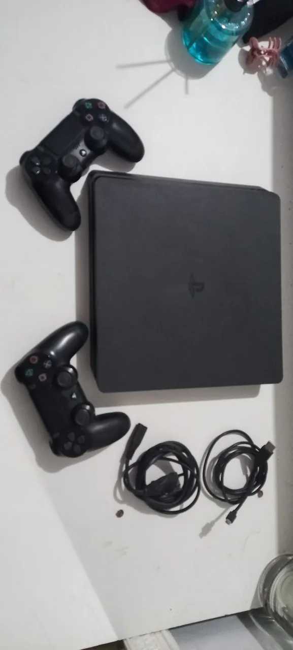 PS4 zerado, 1 Tera + 2 controles + 2 jogos em mídia física (aceito proposta)