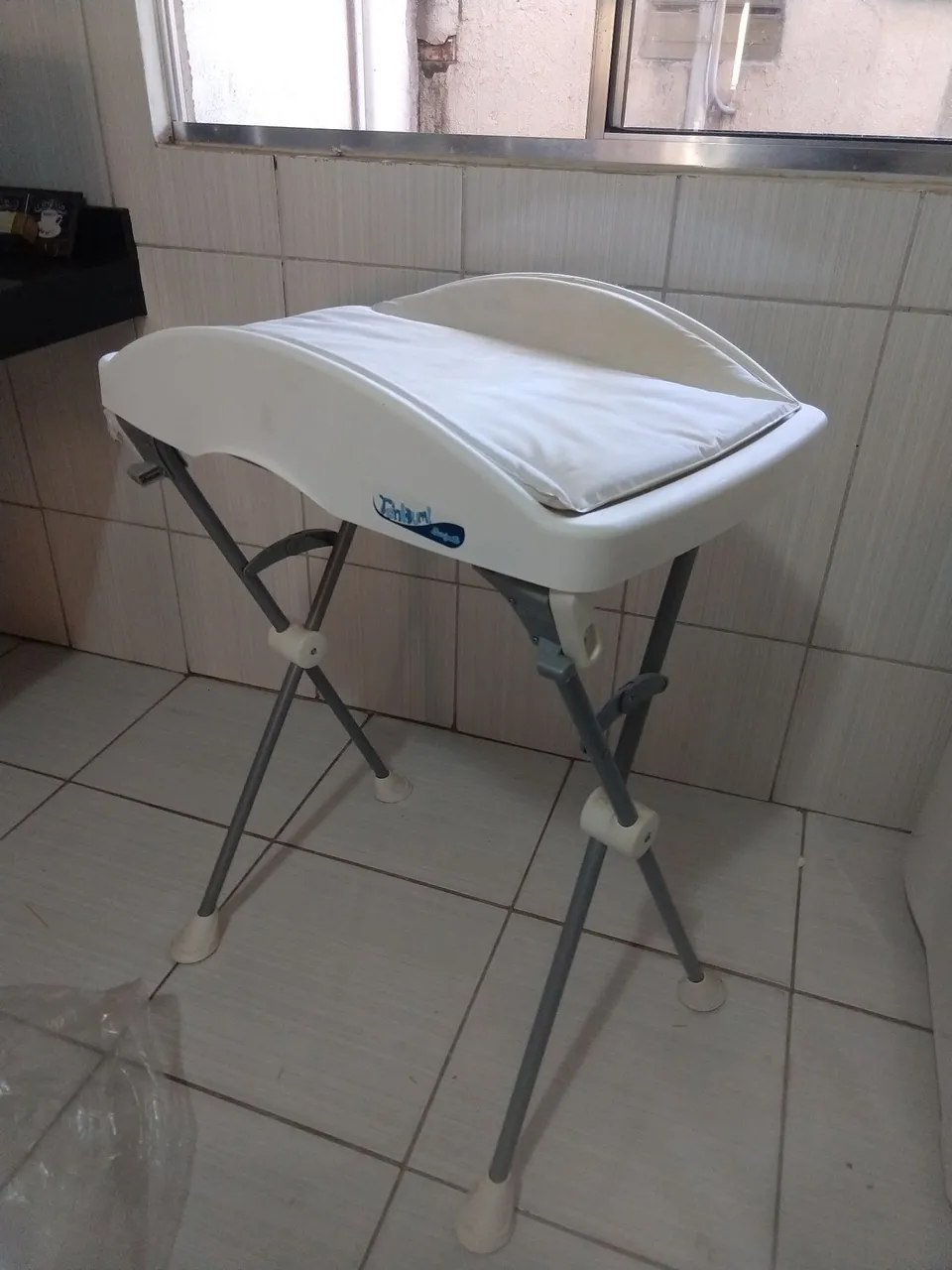 Trocador de bebê dobrável e banheira