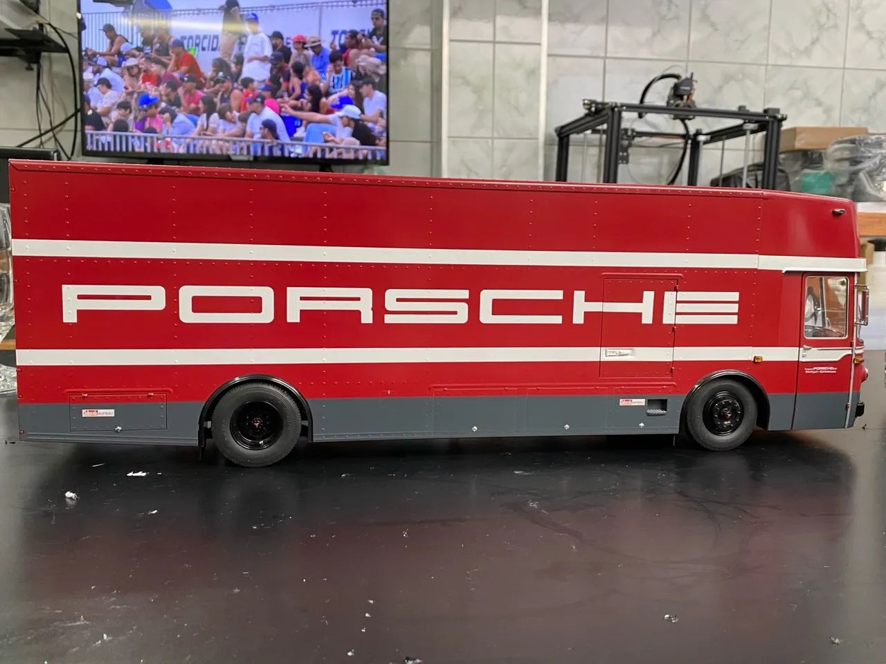 Mercedes Benz Porsche  Renntransporter 1/18 - Foto 2