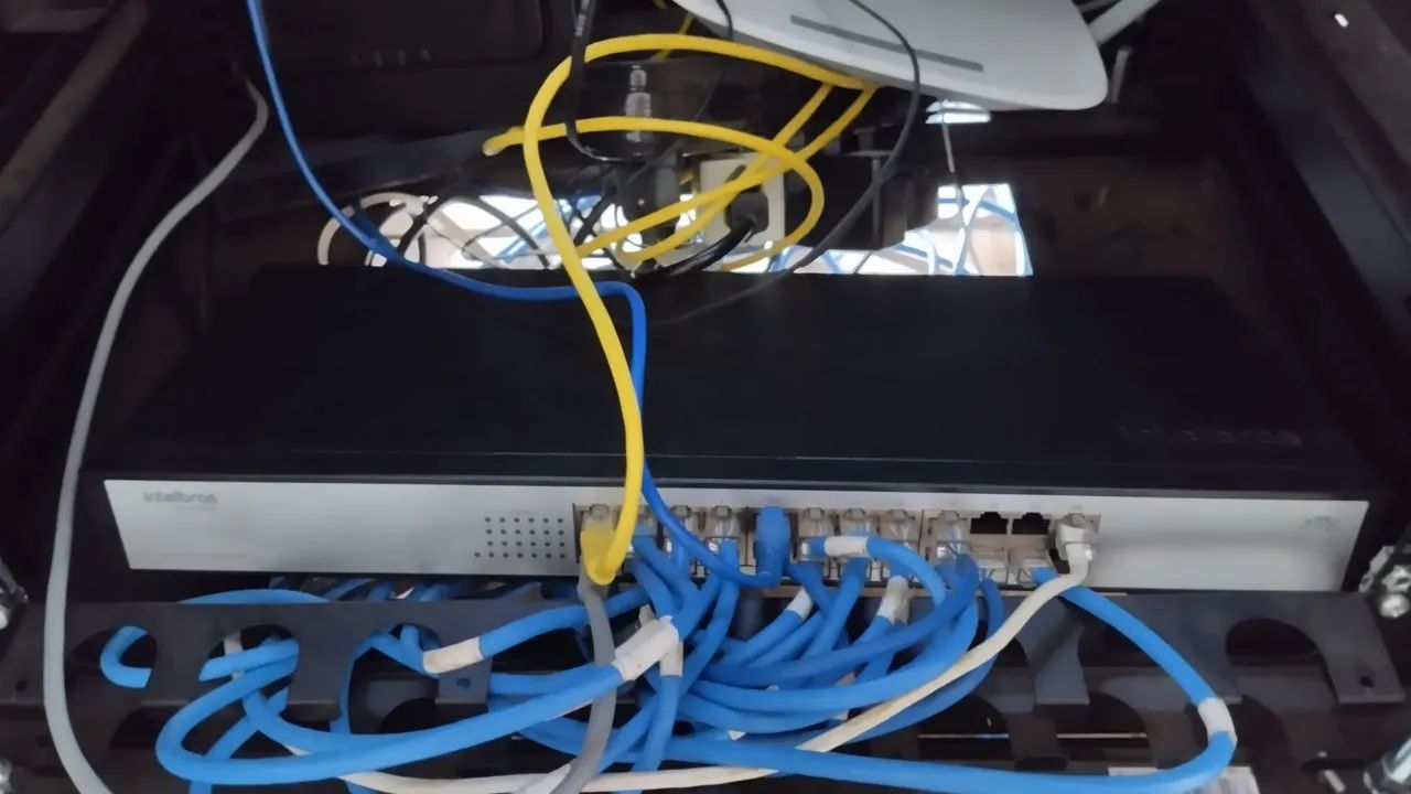 Switch 24 Portas Fast Ethernet Intelbras  - Foto 2
