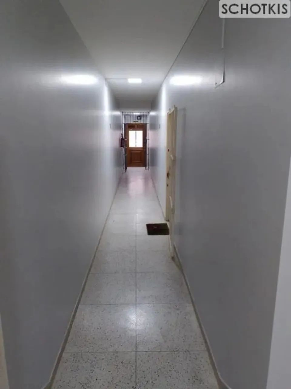IMOBILIÁRIA SCHOTKIS VENDE APARTAMENTO DE 02 DORMITÓRIOS ALUGADO, COM DEPENDÊNCIA DE EMPRE - Foto 2