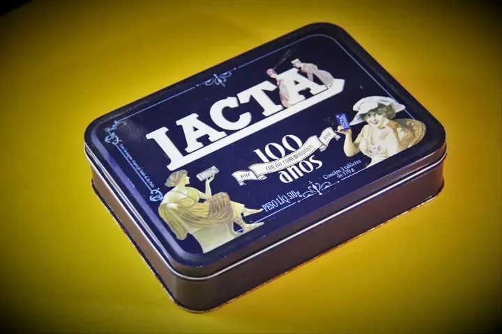 Lata Comemorativa 100 Anos Chocolates Lacta - 1912 - 2012 - Foto 4