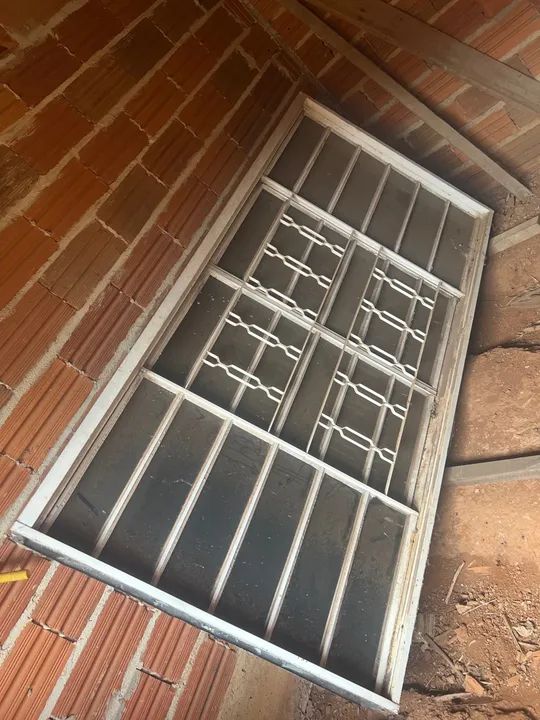 2 Janelas de ferro com grade e vidros Gravia - Foto 2