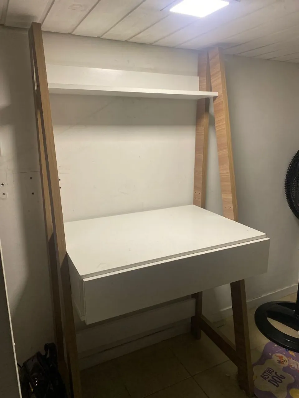 Escrivaninha moderna com design diferenciado