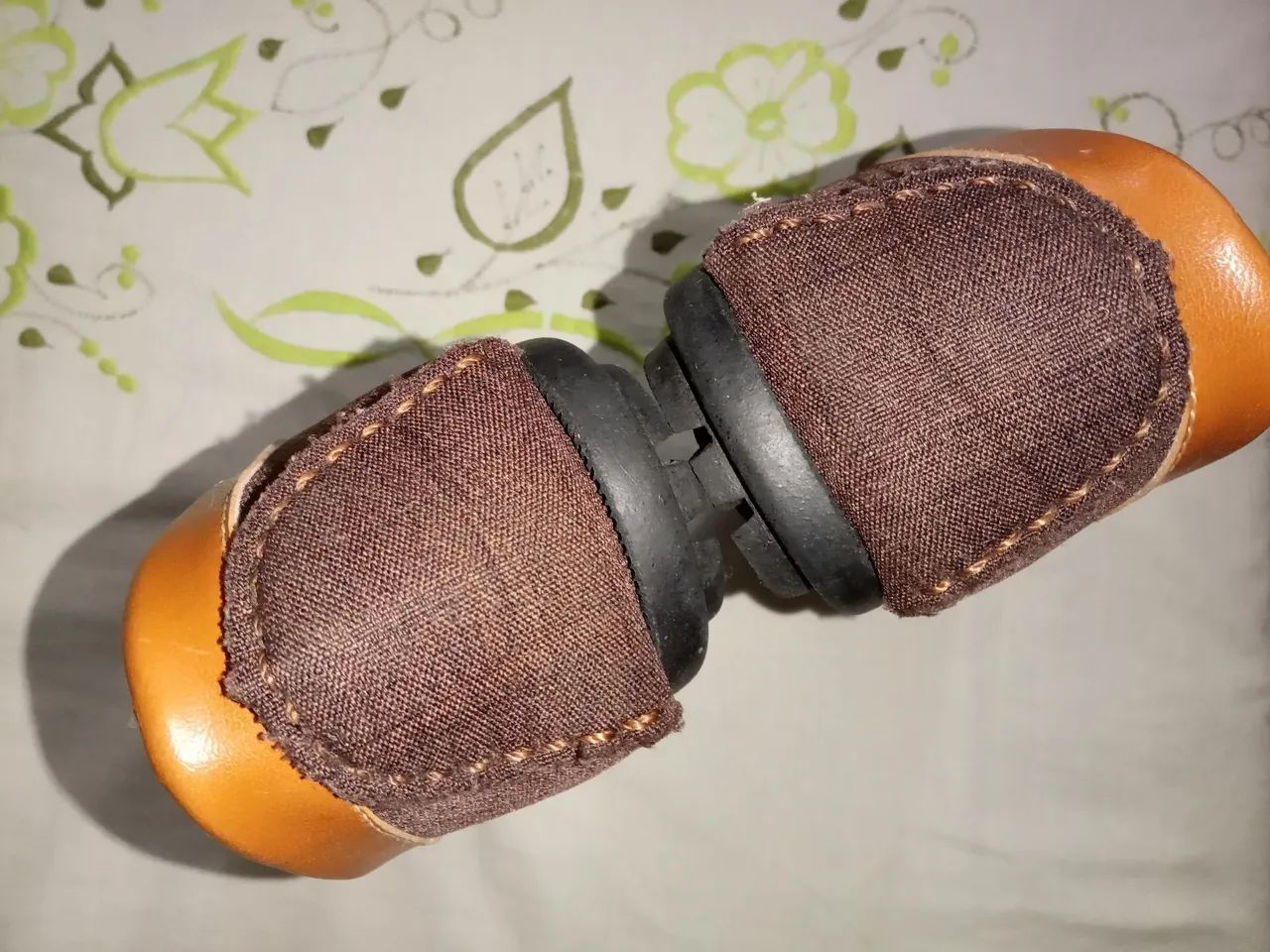 Par de Sapatos Marrom - Foto 2