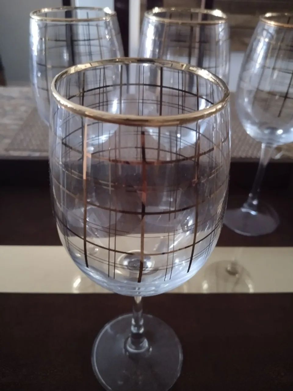 04 Taças Cromus de cristal quadriculado dourado  - Foto 2