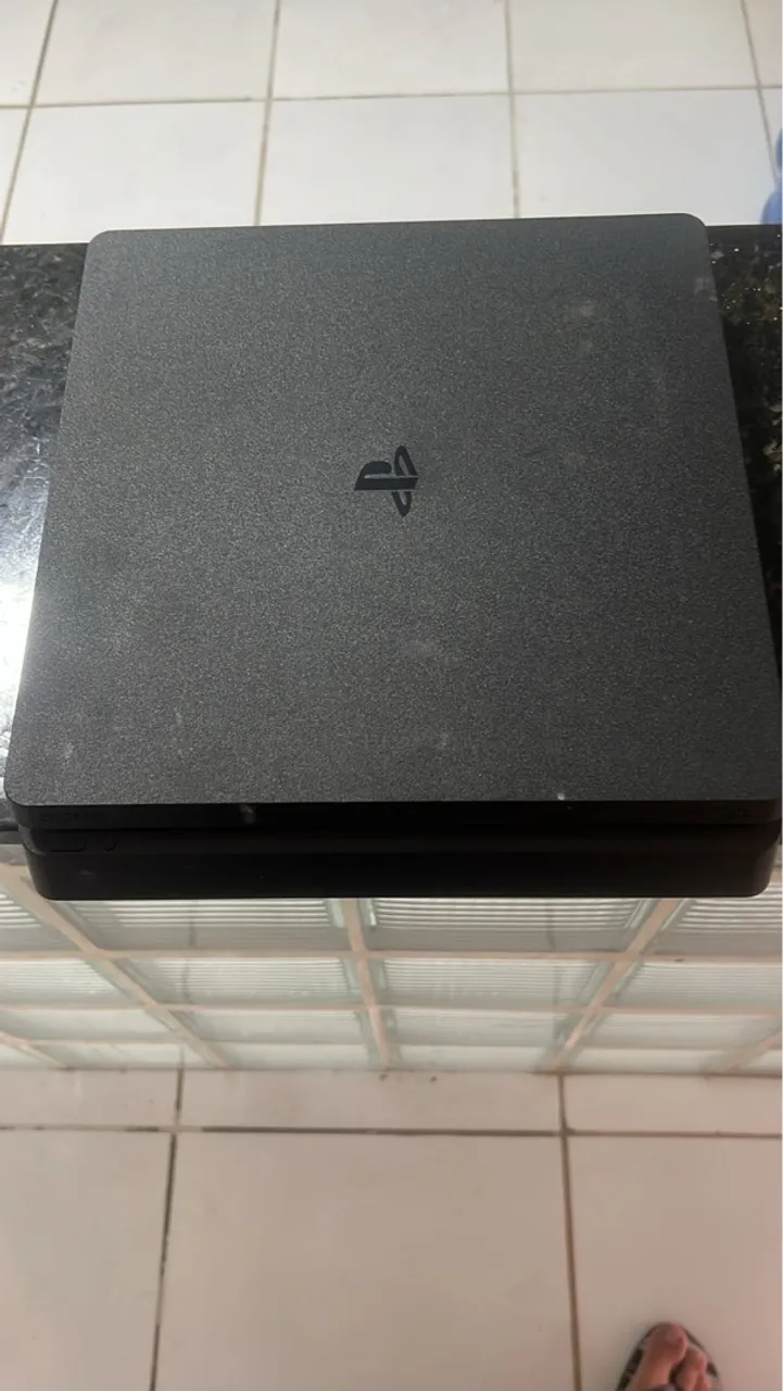 PlayStation 4 Slim - Console
