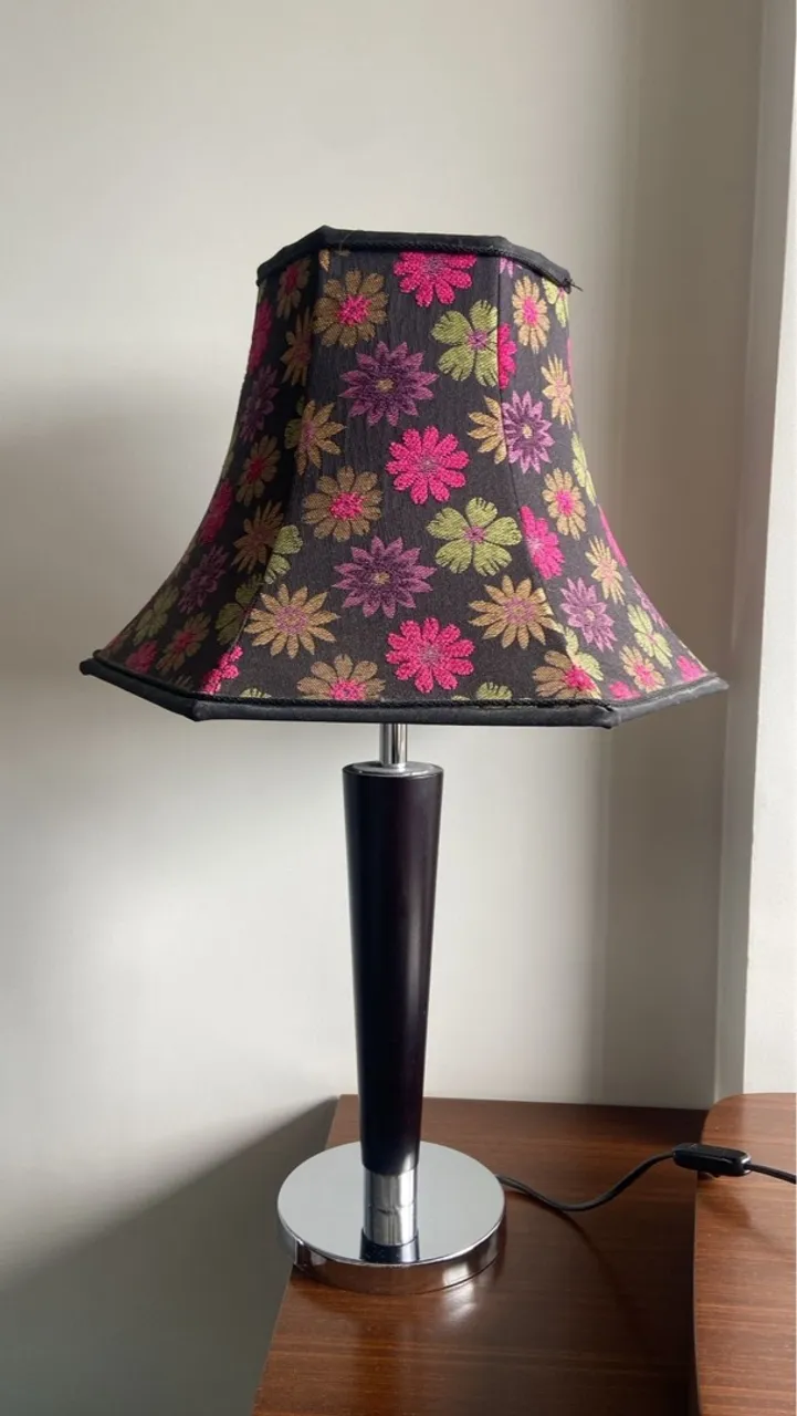 Abajur com cúpula floral