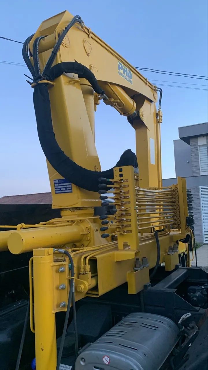 Caminhão Munck IVECO TECTOR 170E munck PHD 12005 - Foto 5