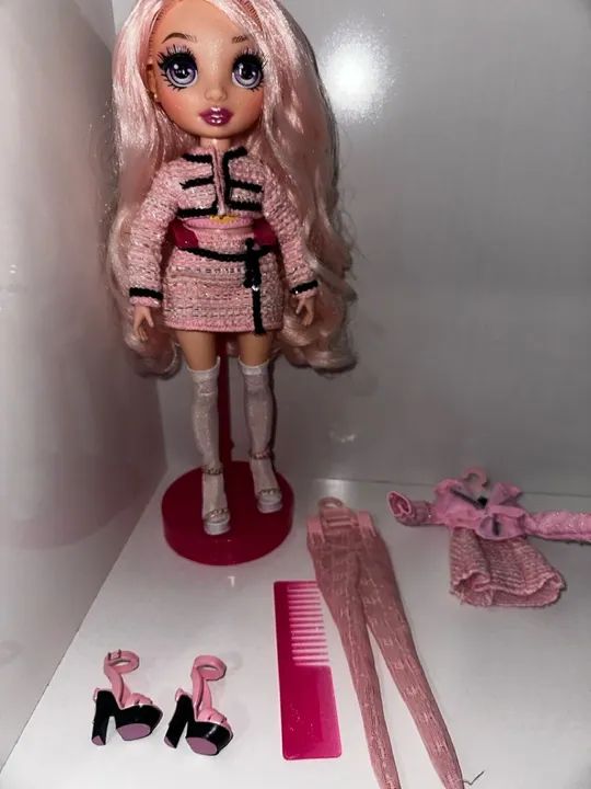 Boneca Rainbow High Bella 