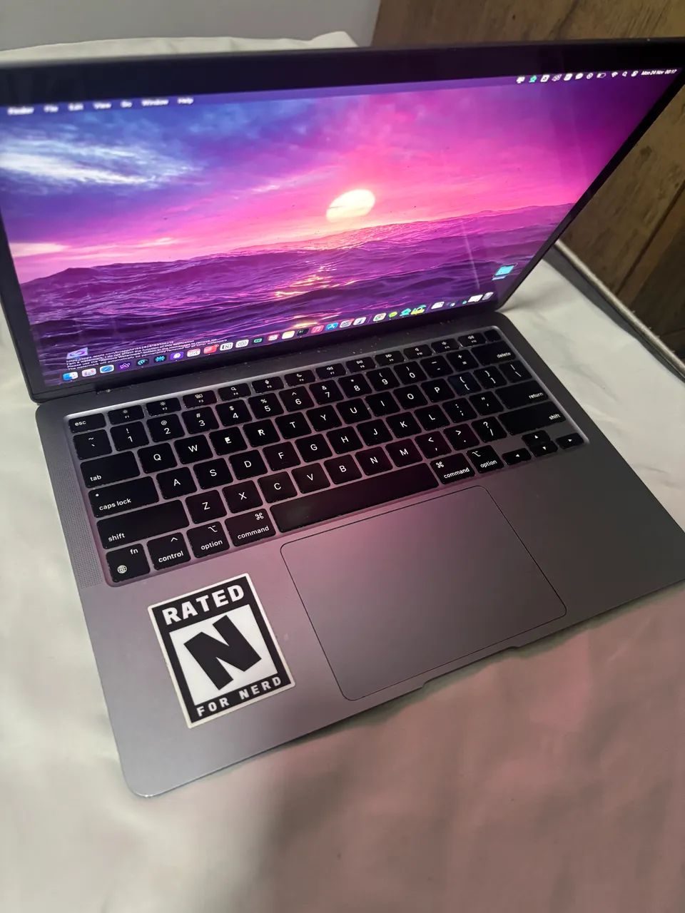 MacBook 2020 M1 - 8GB RAM, 256GB SSD - Excelente Estado