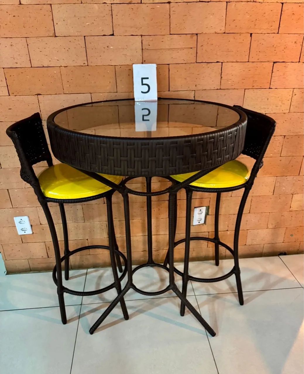 Conjunto de bistrô + 2 banquetas novas - Foto 2