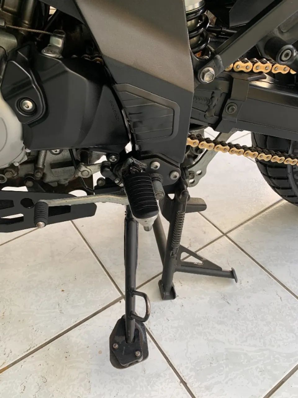 Suzuki V-Strom 650 XT 2018 - Muitos acessórios, revisada e de procedência. - Foto 4