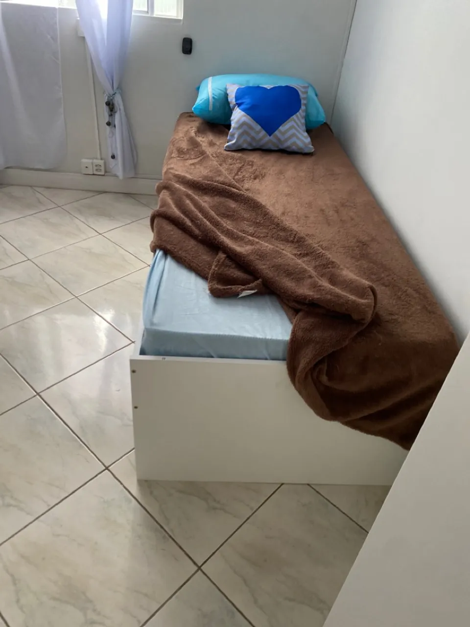 Cama solteiro com colchão