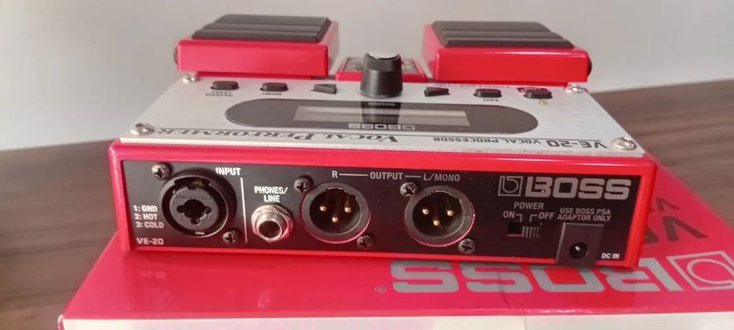 Pedal VE-20 BOSS para voz, metais e muito mais - Instrumentos