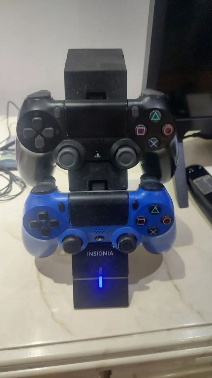 PS4 Slim, 1 TB SSD, dois controles base para carregar os controles - Foto 3
