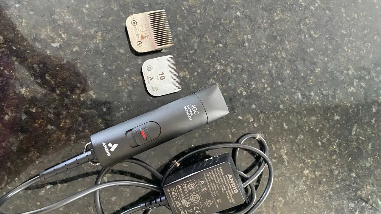 Máquina de tosar para animais - Andis AGC 2-Speed Brushless