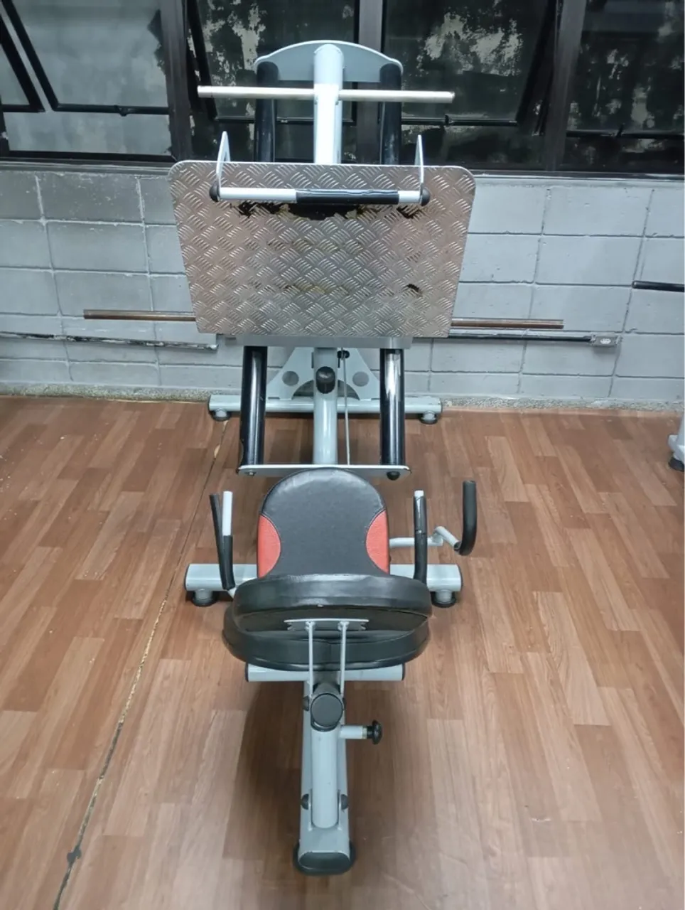 Aparelho de Leg Press 45 + Desenvolvimento de ombros