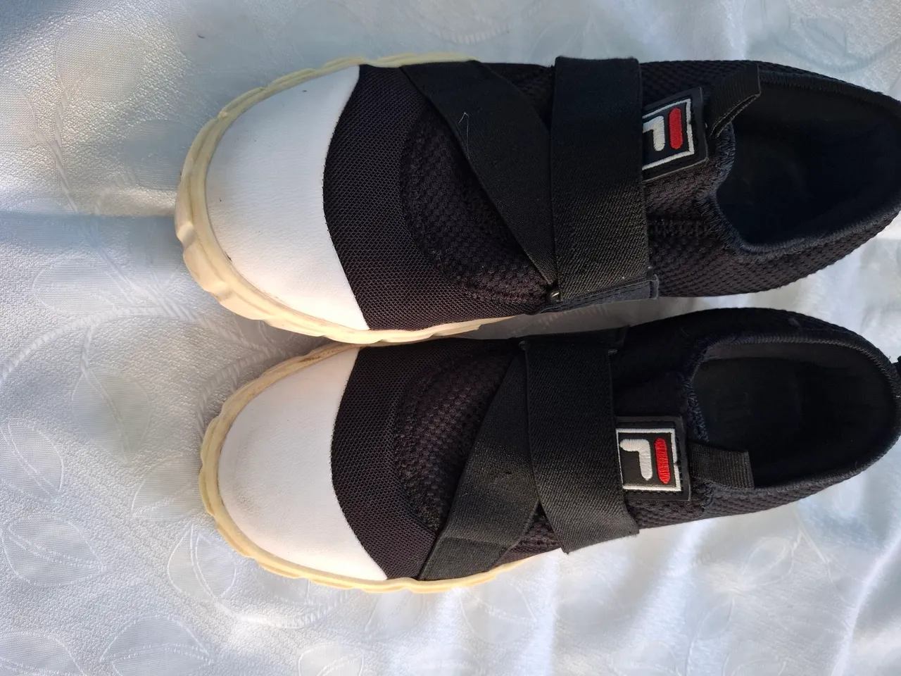 Tênis Preto com Detalhe Branco Fila