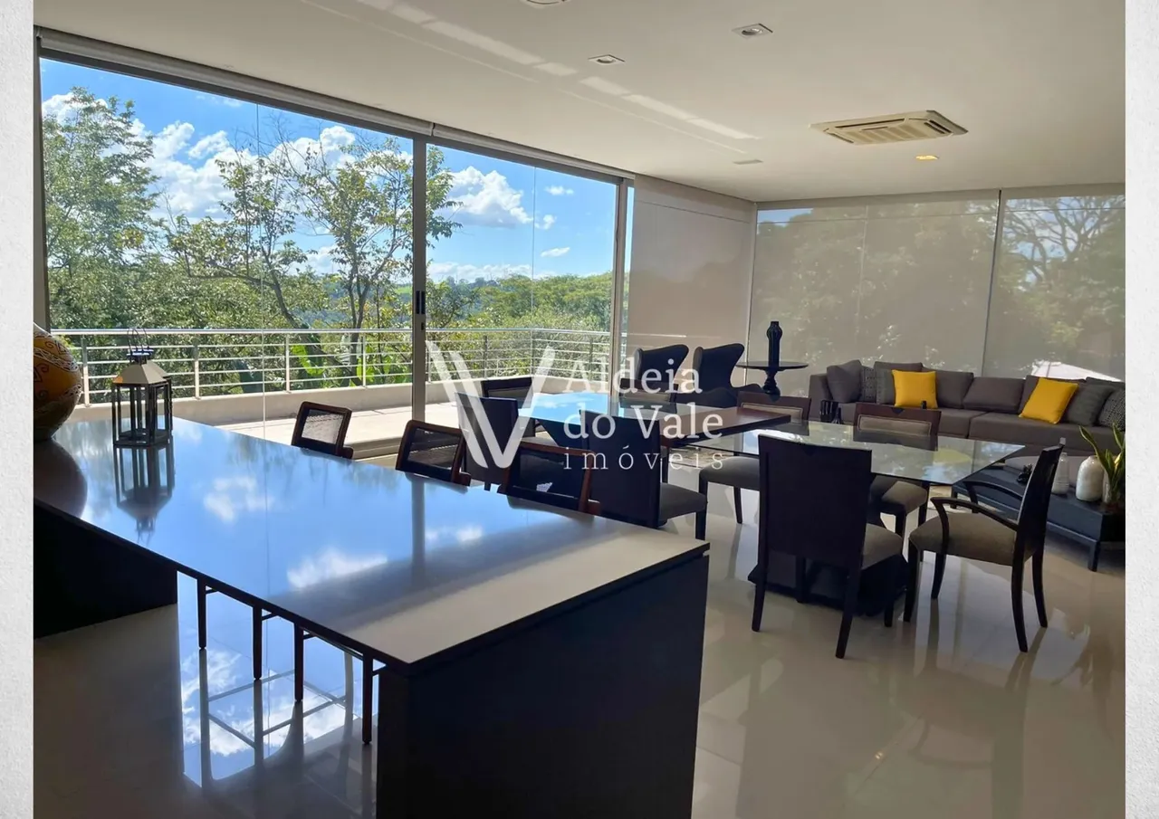Imóvel moderno e requintado, com 5 suítes e 900 m2.