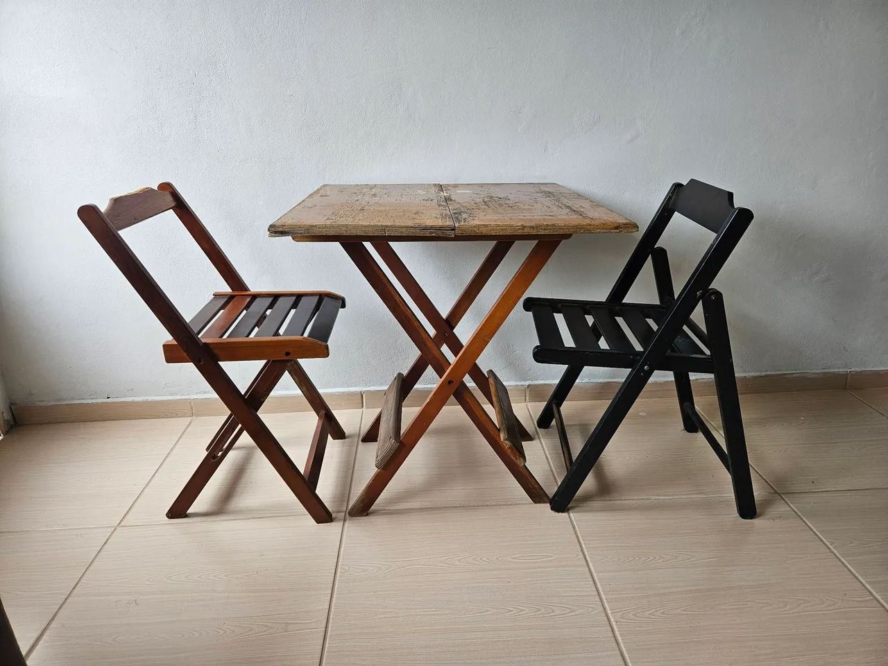 Mesa dobrável de madeira