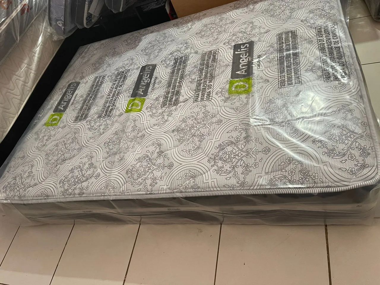 Colchão anjos casal d33 molas ensacadas com base 