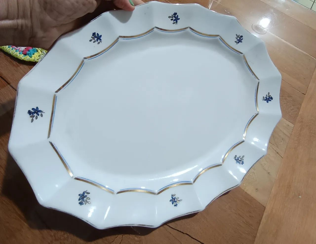 Travessa Oval  Portuguesa, 1950, Decorada com Detalhes Florais - Foto 4