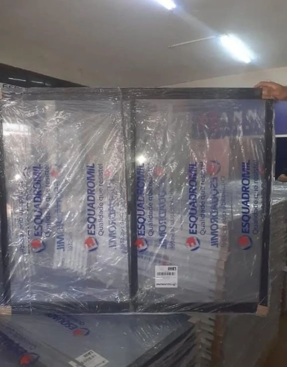 Novidades - Janela de Alumínio Preta - 2 folhas - 1.0x1.0 a vista R$239,90