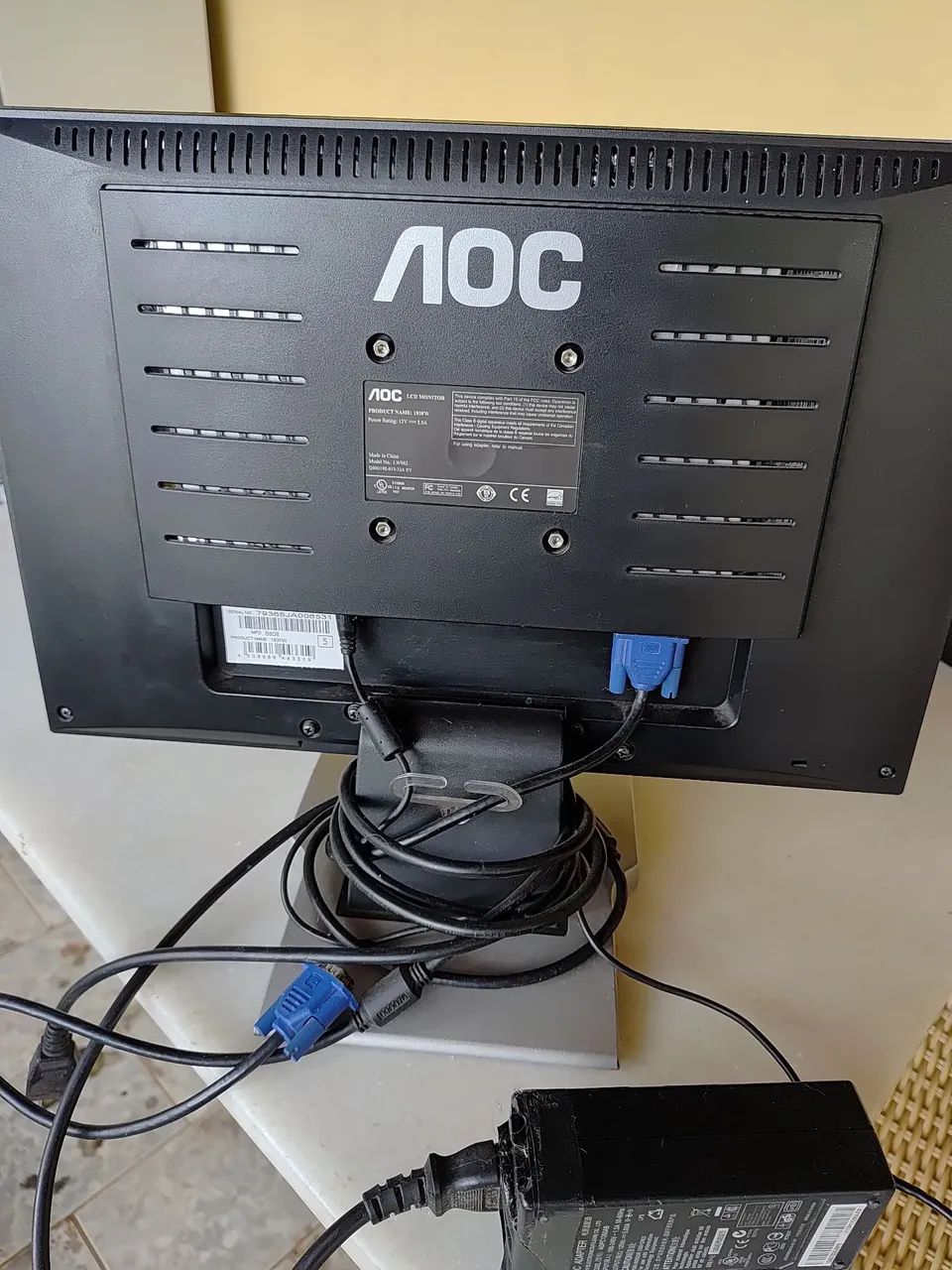 AOC 19" 193FW Monitor - LCD with power supply and VGA cable64289462275585121