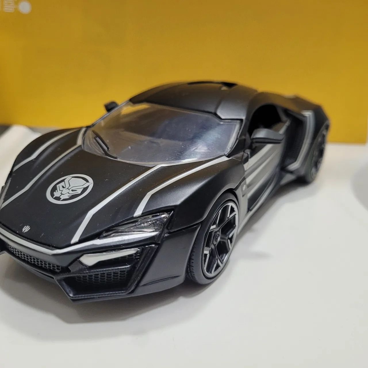 Miniatura carro pantera negra lykan - Foto 3